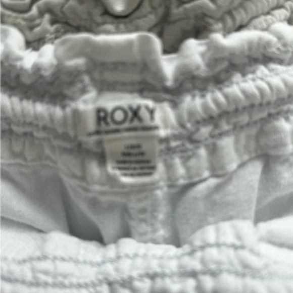3 pairs of Roxy Women's Black , White and Tan Shorts - Picture 6 of 8